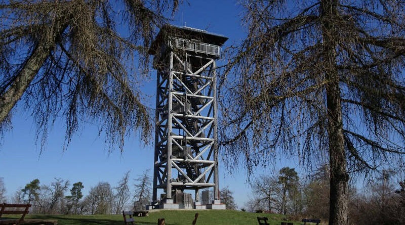 Wanderung Anmelden: Abenteuer & Ausblick: Herbstwanderung zum Hausbergturm